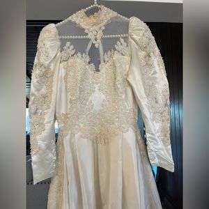 Vintage wedding dress